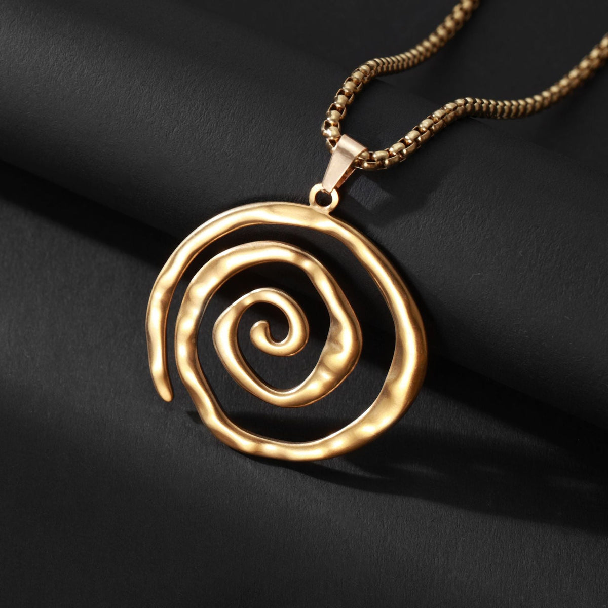 Swirl-thread Necklace