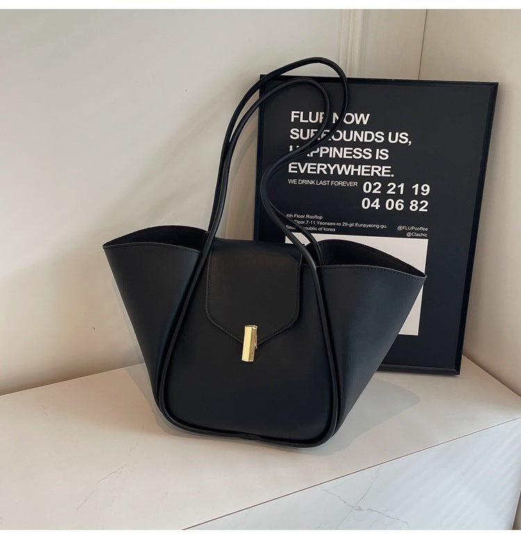 Versatile Commuter Shoulder Bag