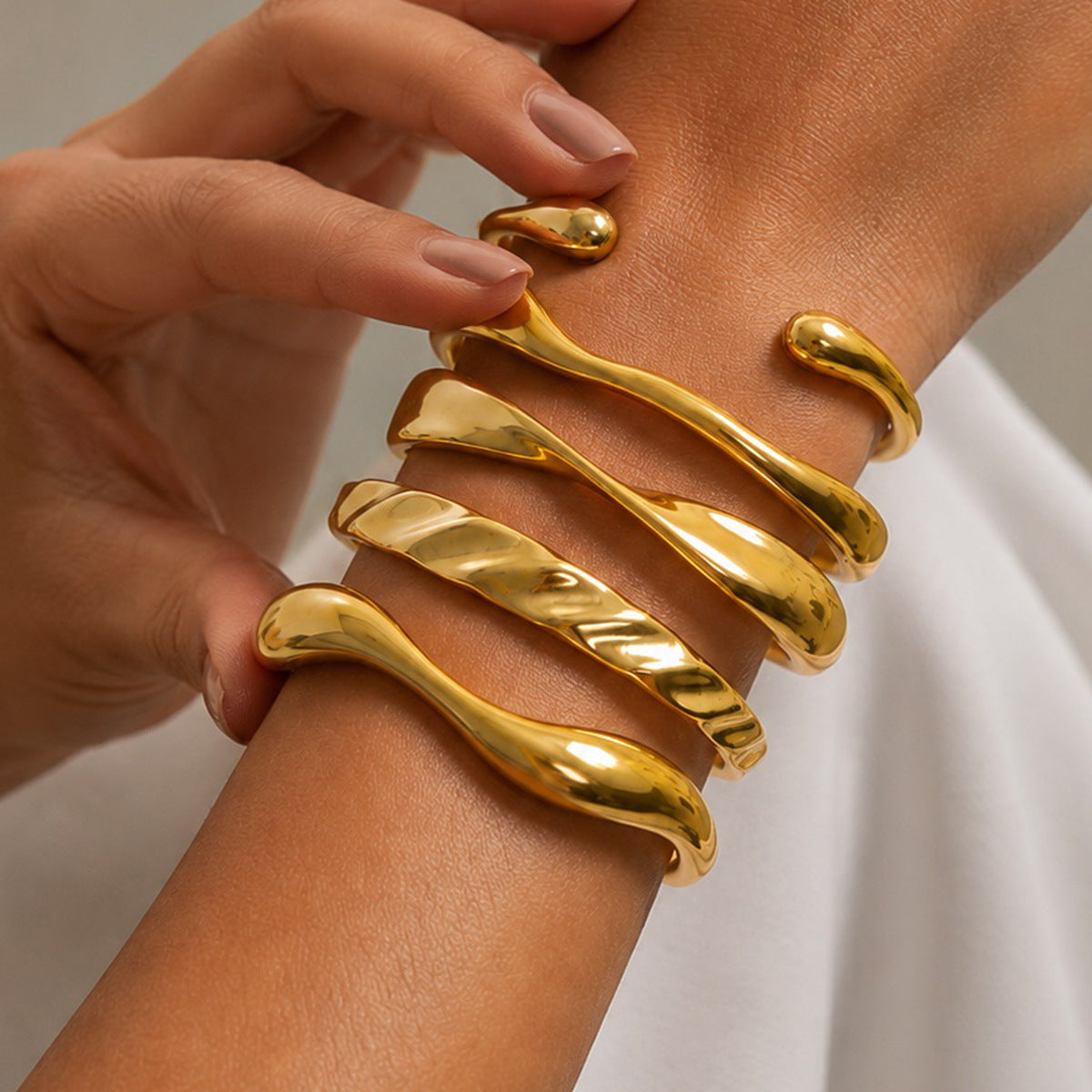 Glossy Hammered Bracelet
