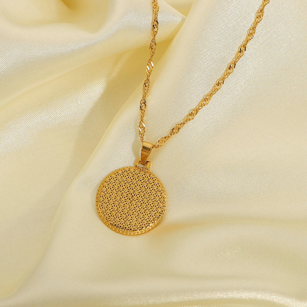 Round Eight Awn Star Black Diamond Necklace