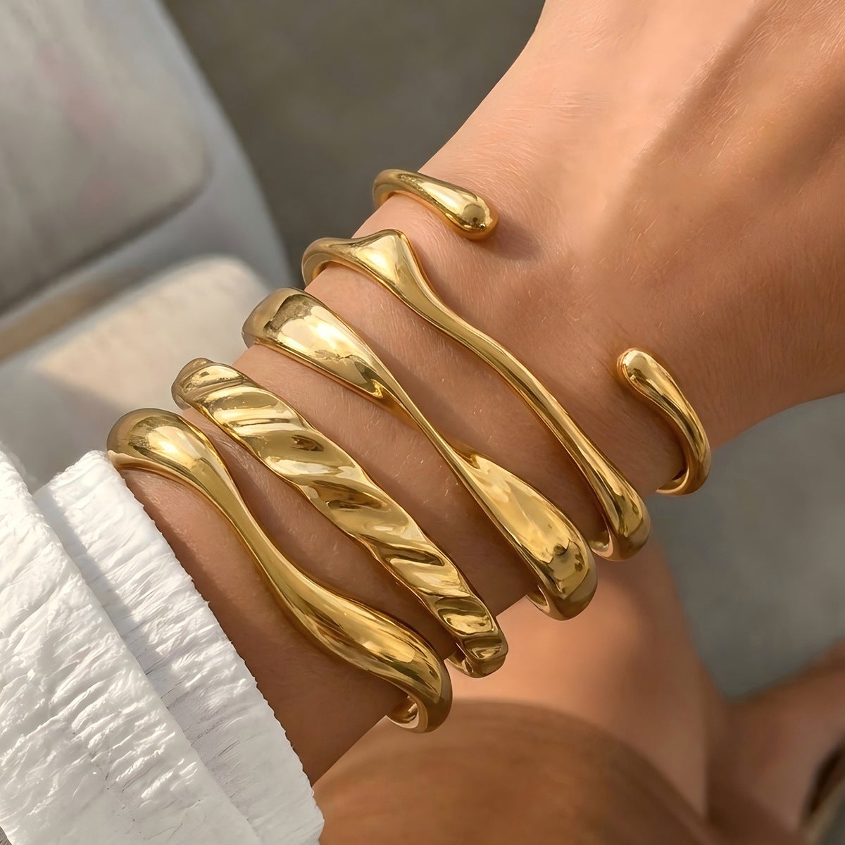 Glossy Hammered Bracelet