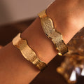 Ripple-patterned Open-ended Bracelet