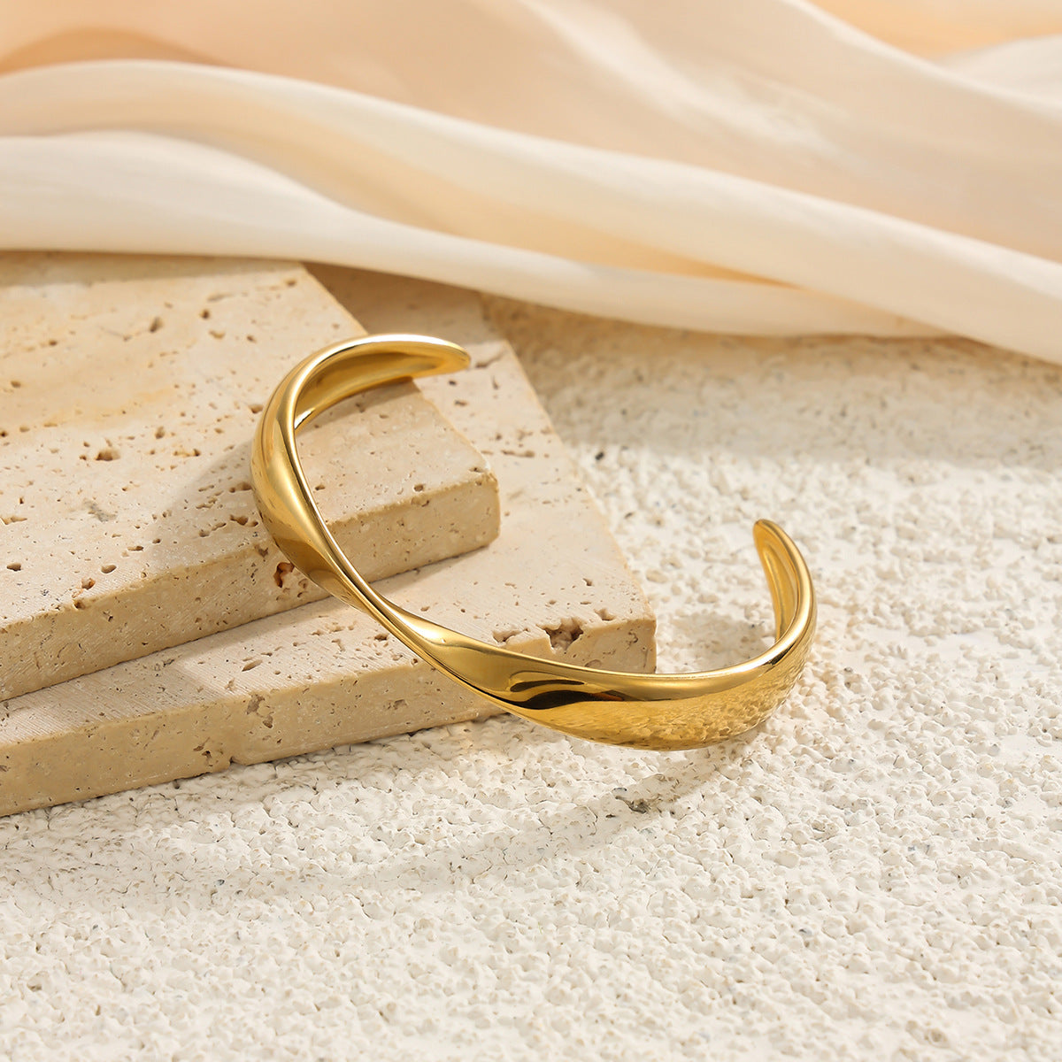 Glossy Hammered Bracelet